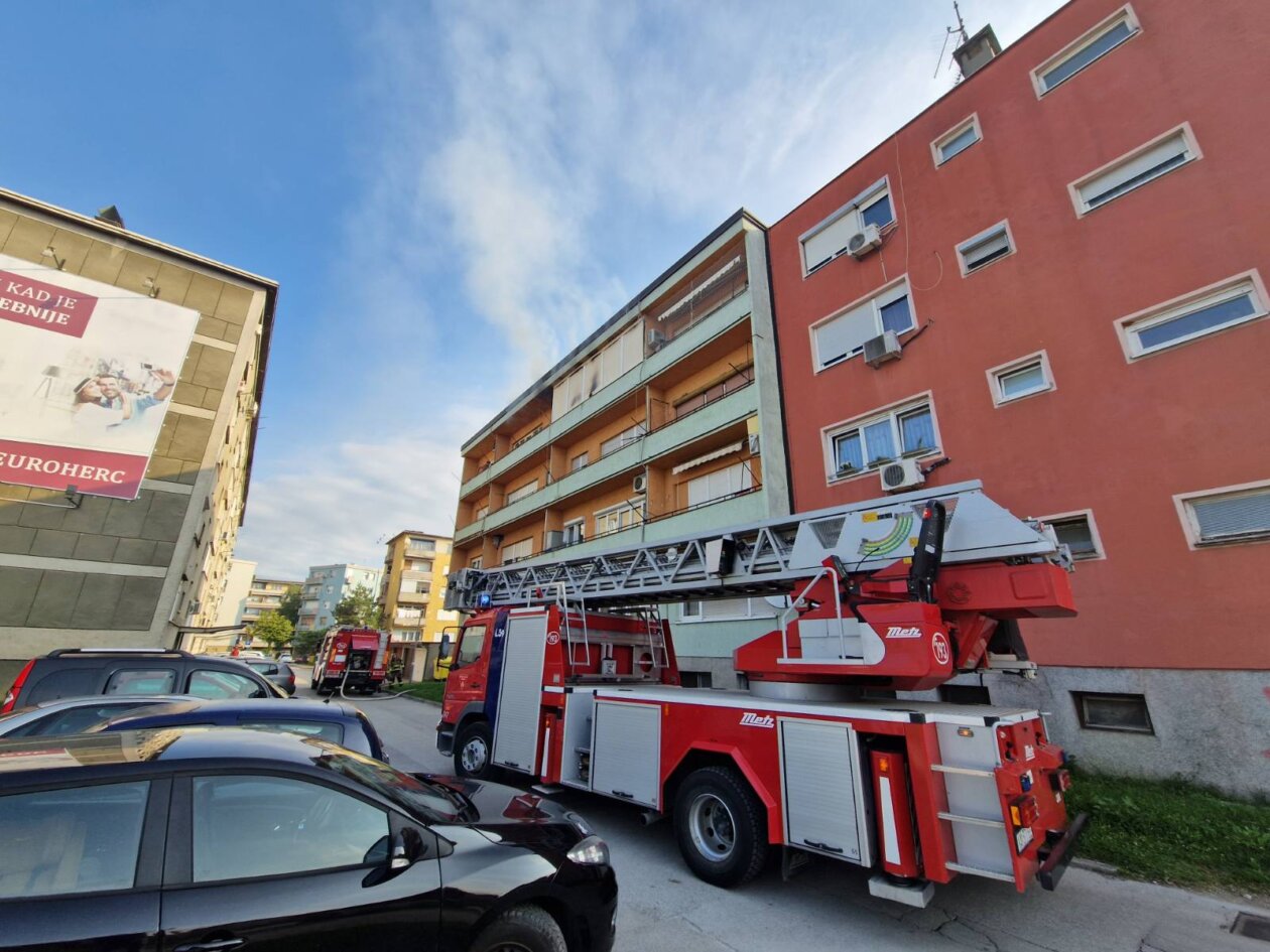 rakovac zgrada pozar (4) rakovac zgrada pozar (4)