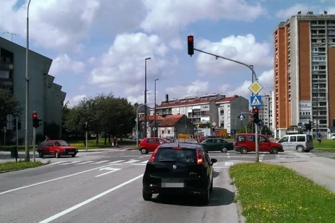 raskrizje semafor crveno smiciklasova senjska