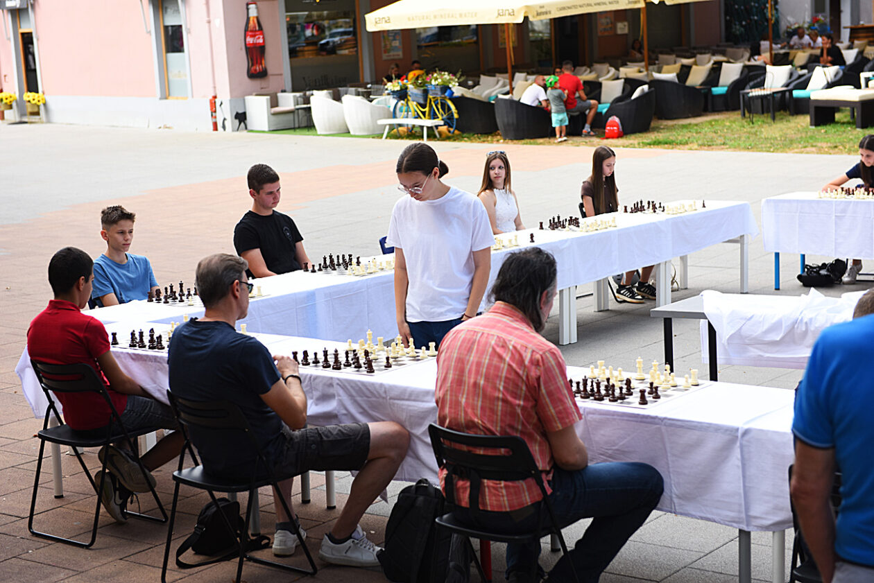 sah sahovska simultanka izidor gross (5)
