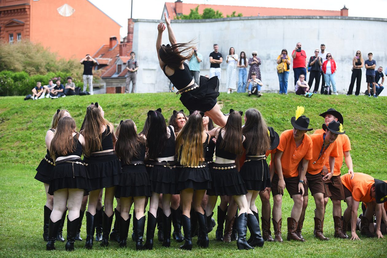 salonsko kolo maturanti (52)