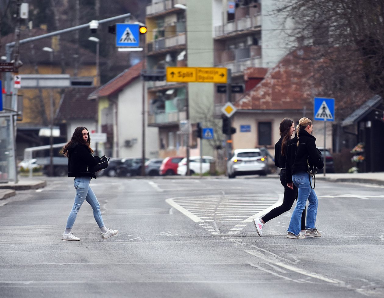 slunjskim ulicama slunj (0) slunjskim ulicama slunj (0)