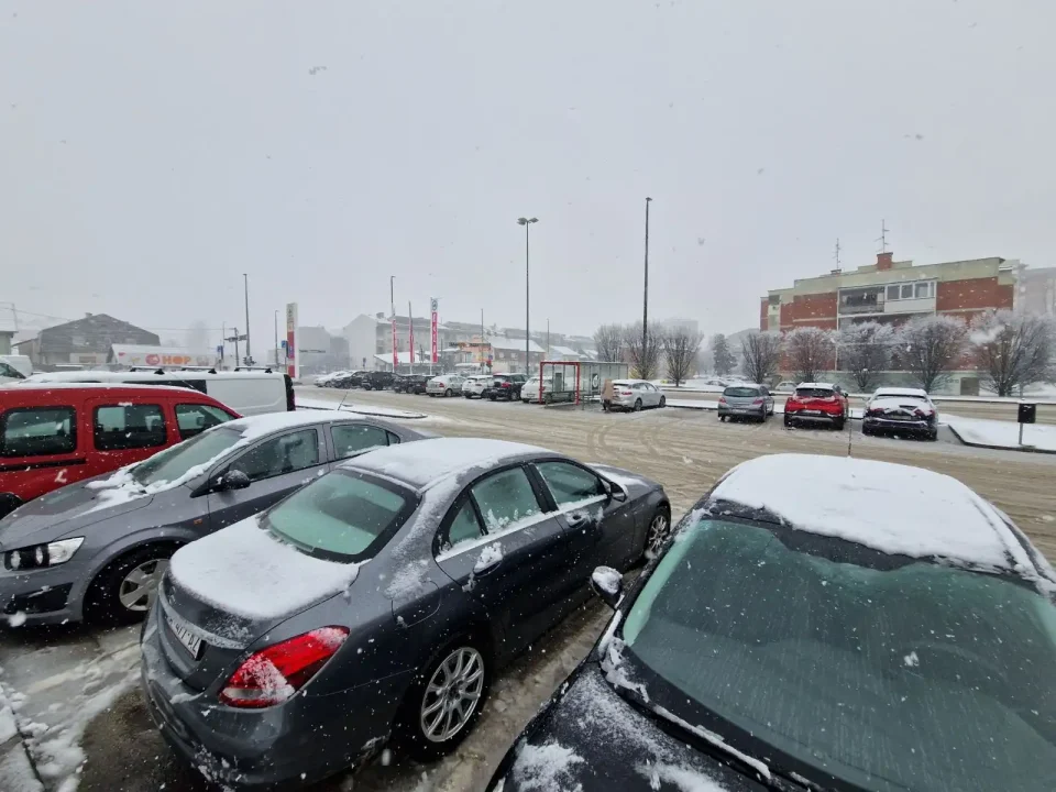 spar trgovina snijeg (1)