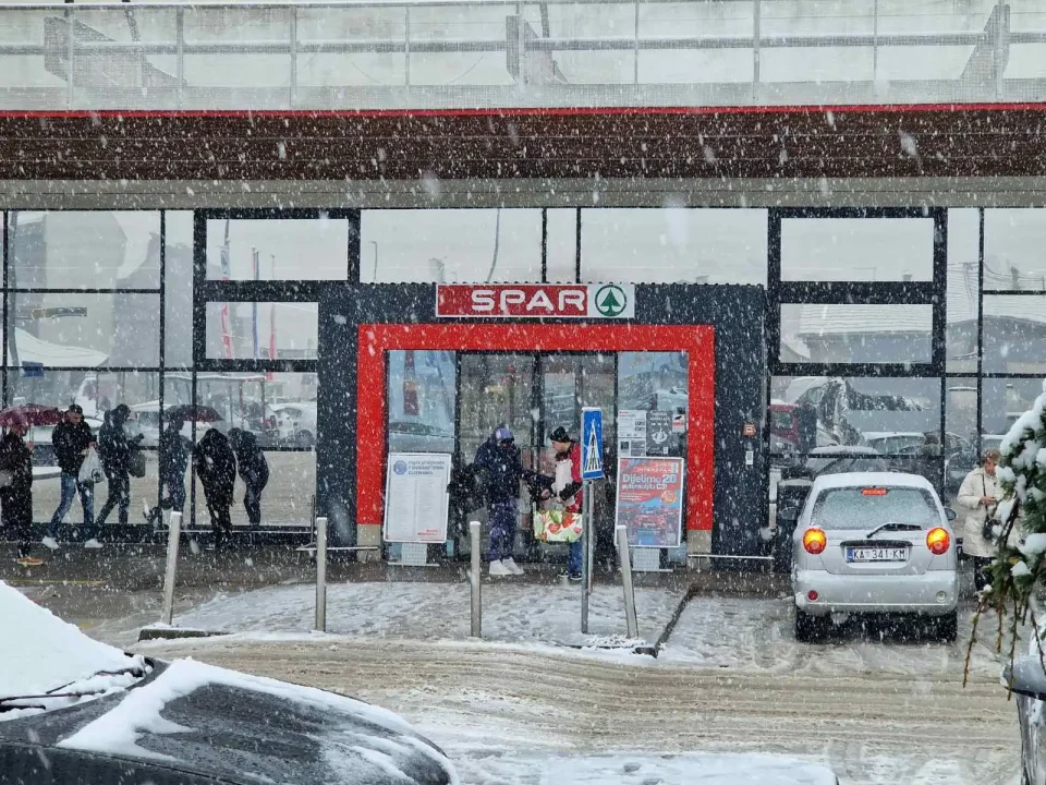 spar trgovina snijeg (2)