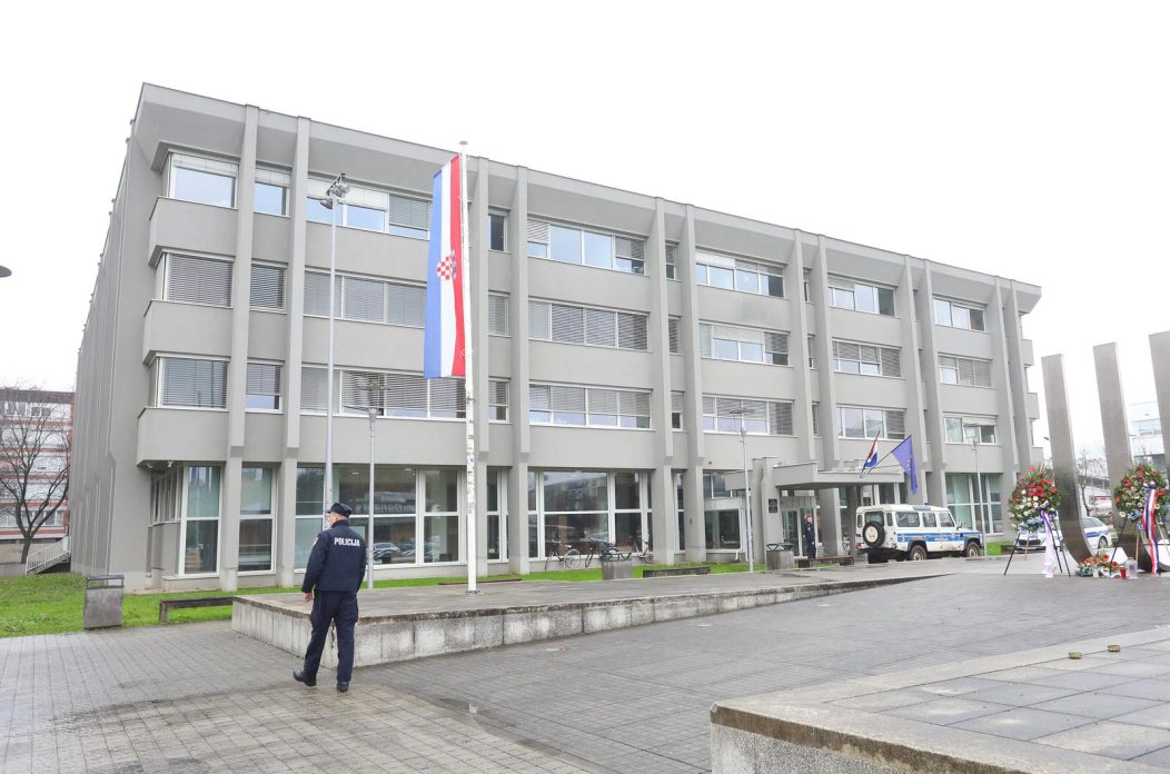 U jutarnjim satima zaprimljena je dojava o bombi u zgradi suda u Karlovcu