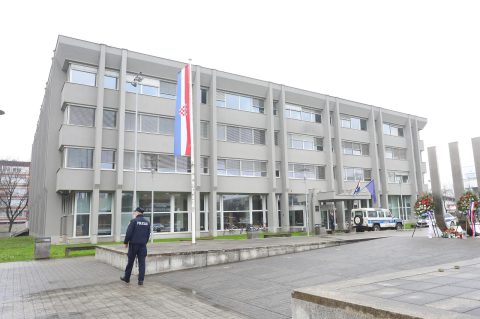U jutarnjim satima zaprimljena je dojava o bombi u zgradi suda u Karlovcu