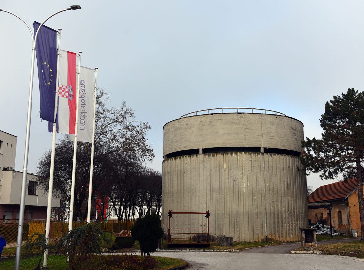 toplana (13) toplana (13)