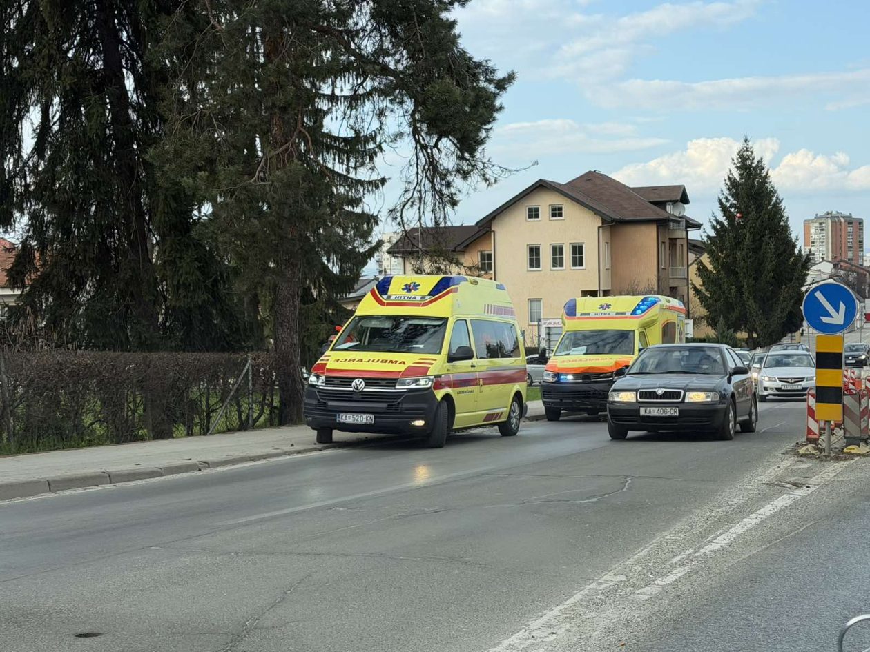 Sudar vozila Hitne pomoći i osobnog automobila kod rotora pod Švarčom ...