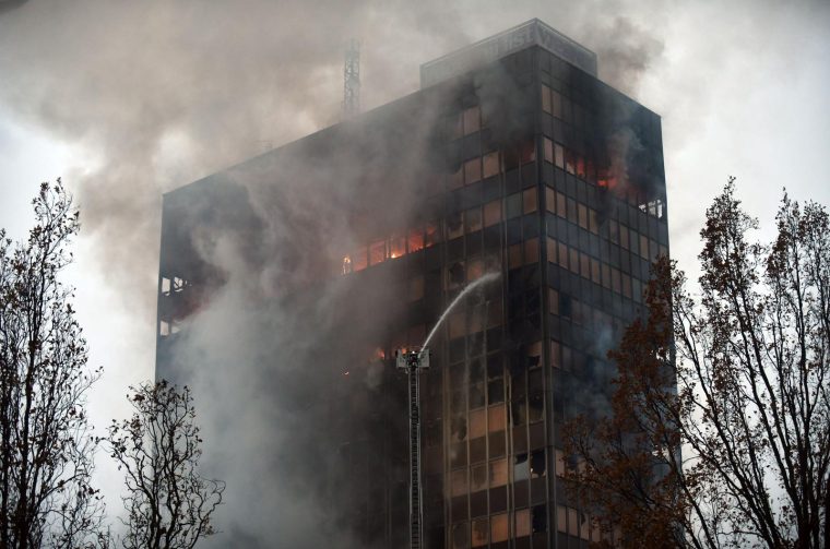 Zagreb: Nastavlja se gašenje Vjesnikovog nebodera, teška noć iza vatrogasaca