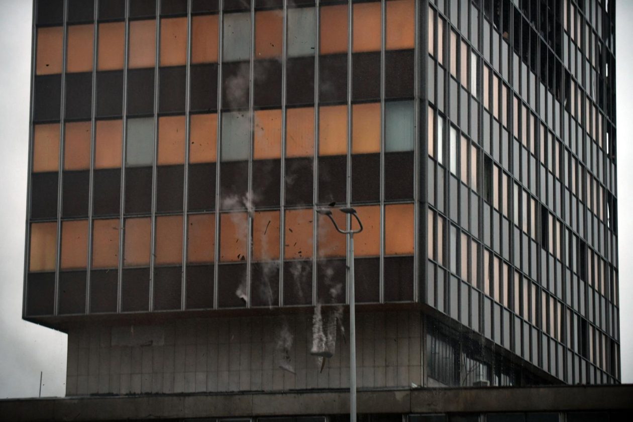 Zagreb: Nastavlja se gašenje Vjesnikovog nebodera, teška noć iza vatrogasaca